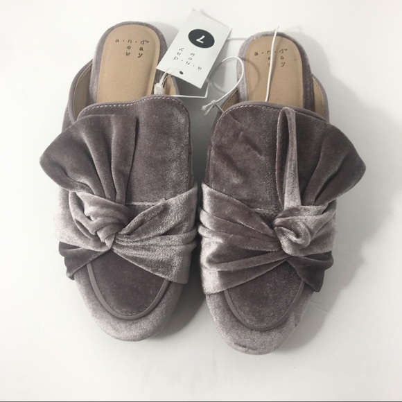 NWT Velvet Mules with ruffle bow knot detail - Picture 2 of 8